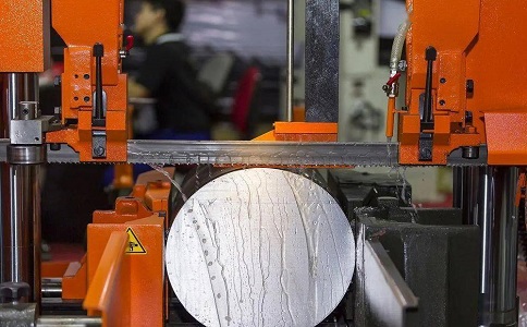 福绵立式金属带锯床切削出现跑带故障解决方法！